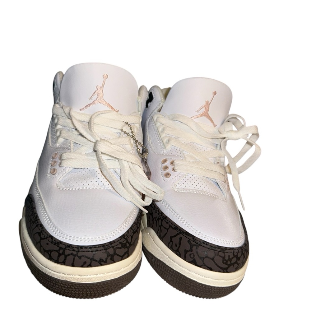 Women’s Air Jordan 3 Neapolitan - Picture 5 of 9